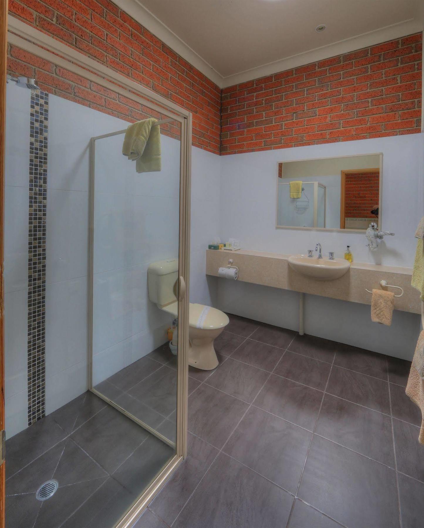 Bairnsdale Tanjil Motor Inn Экстерьер фото