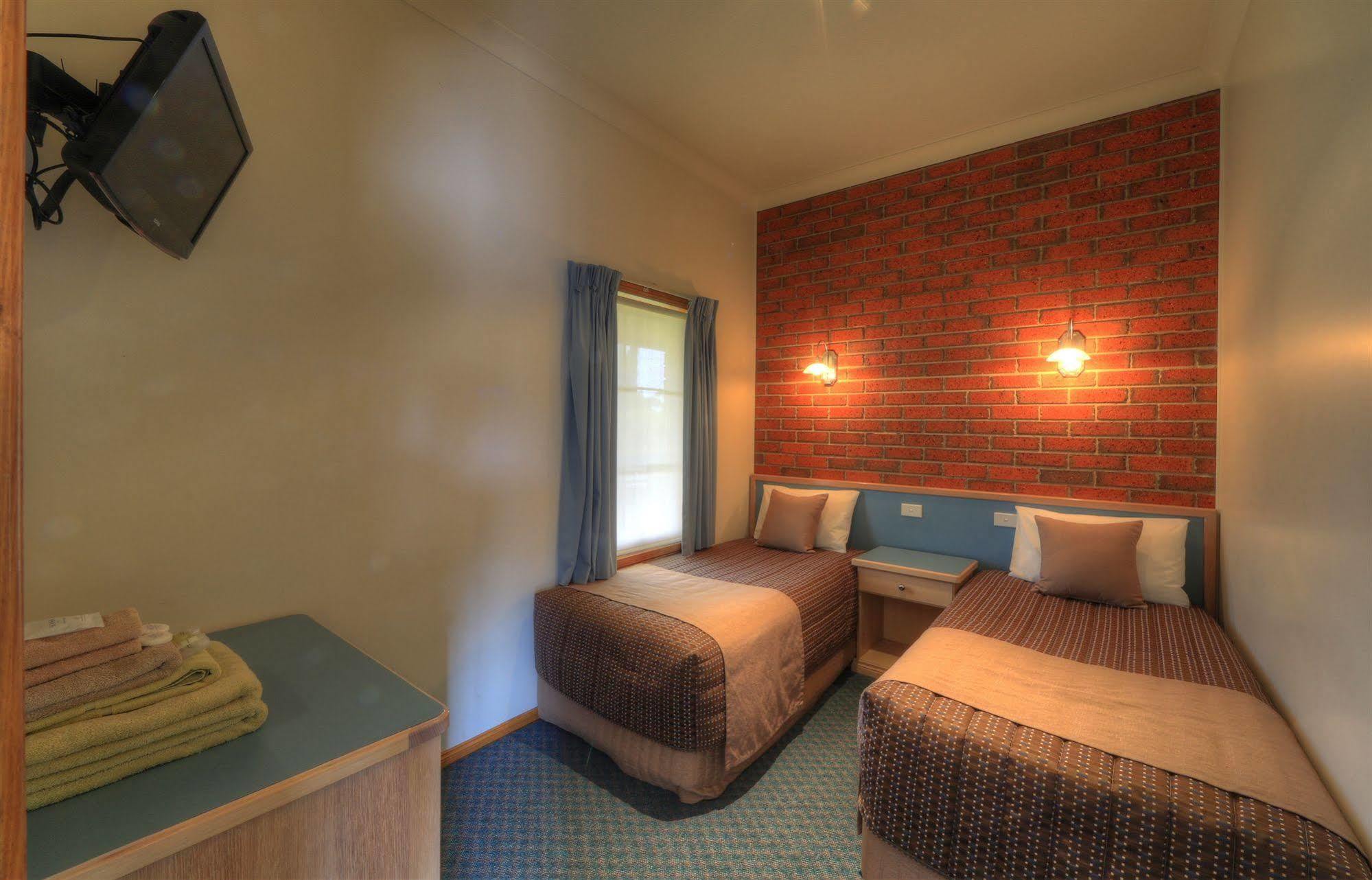 Bairnsdale Tanjil Motor Inn Экстерьер фото