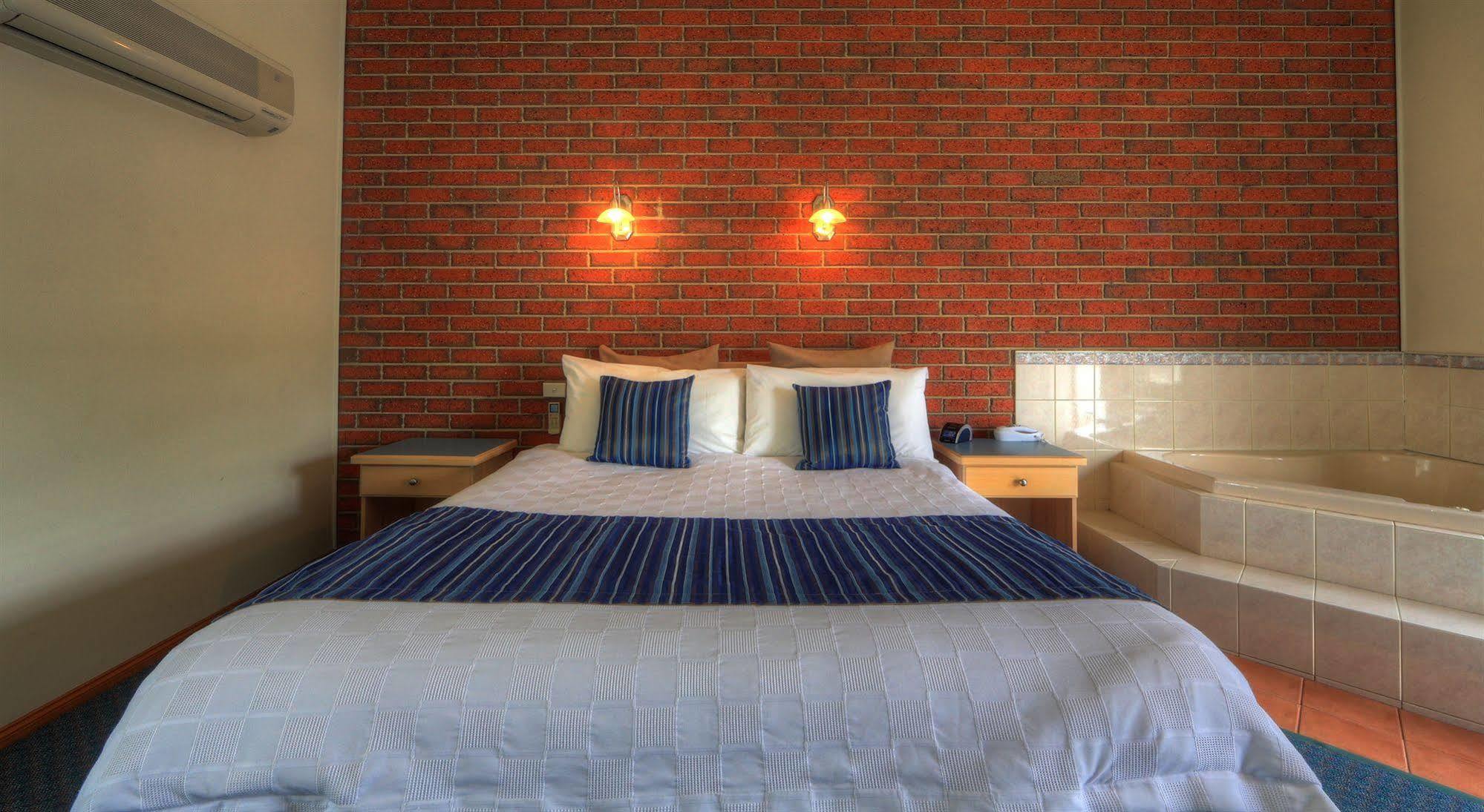 Bairnsdale Tanjil Motor Inn Экстерьер фото